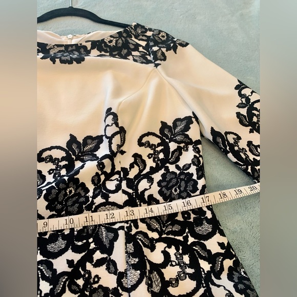 Lace Print Shift Dress - Picture 5 of 8